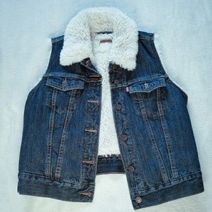 🚫SOLD🚫🔥Levis🔥 Demin Sherpa Vest
